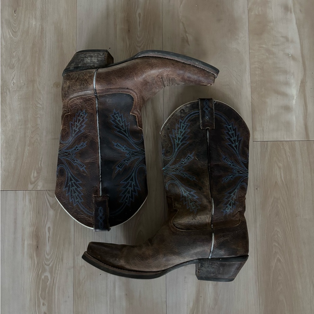 Justin Boots brown leather Cowboy boots Blue stitching - Vintage style -W8-8.5